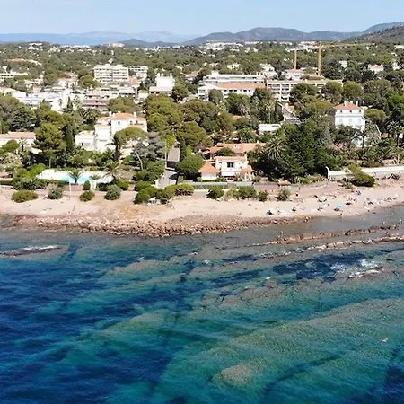 In A Towel For Two Pool And Sea Apartment Saint-Raphael (Var)