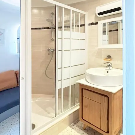 In A Towel For Two Pool And Sea Apartment